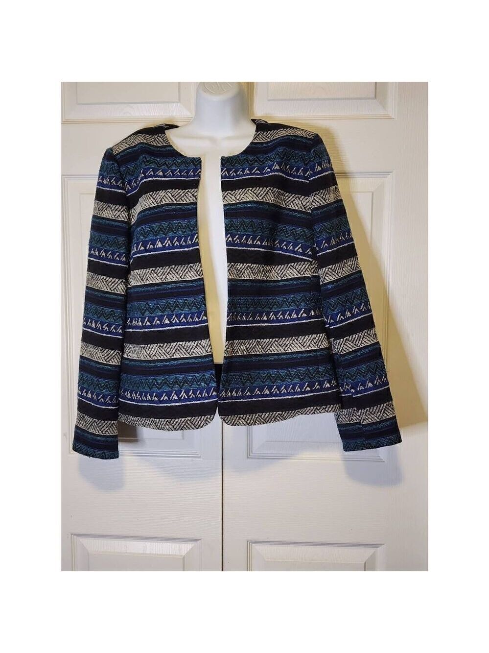 TAHARI Blue and gray Stiped Blazor